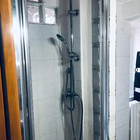 C.b.guesthouse * باري