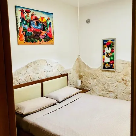 C.b.guesthouse * باري